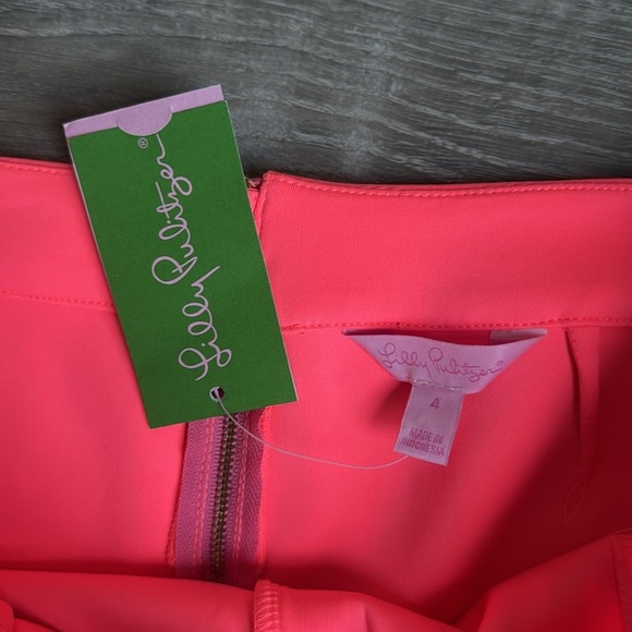 NEW Lilly Pulitzer 3” Lorna Short  in Pink Sun Ray Daisy Laser Cut 4 - Picture 6 of 8